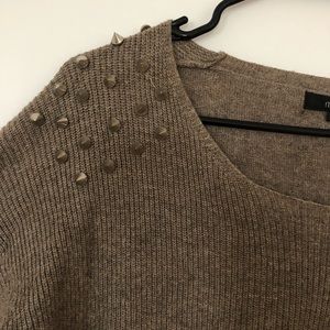 LF stud shoulder sweater